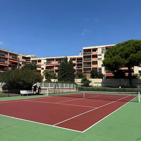 Apartment Avec Piscine Et Tennis Hyeres